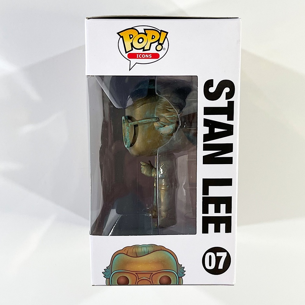 Stan Lee #07 PATINA Funko Pop! Icons Vinyl Figure - Picture 3 of 7